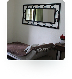 Sofá com espelhos